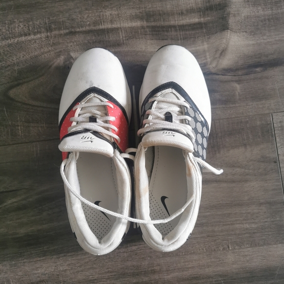 Golf shoes